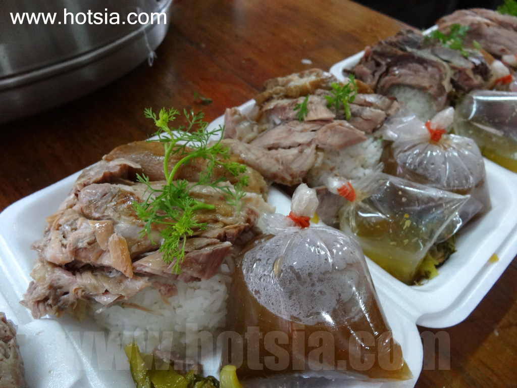 เมืองแพร่ ข้าวหมูแดง หมูกรอบ หน้าเป็ด ร้านน้องเมตตาเมืองแพร่
