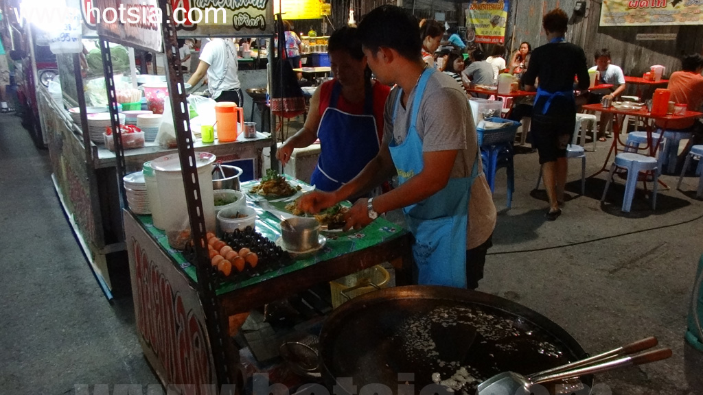 เมืองแพร่ ตลาดโต้รุ่งประตูชัยเมืองแพร่