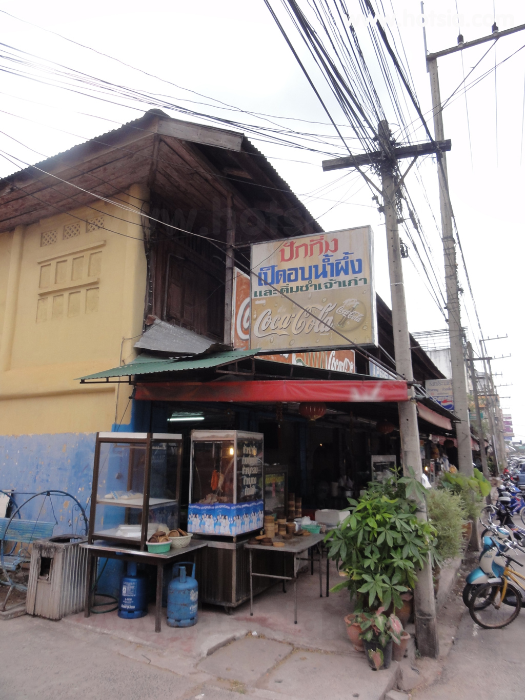 เที่ยวร้อยเอ็ด หมูกรอบร้านปักกิ่งอบน้ำผึ้ง ร้อยเอ็ด