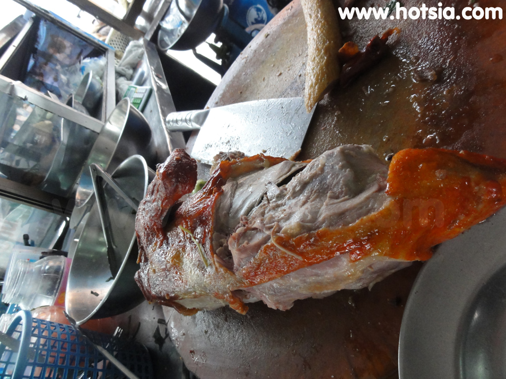 เที่ยวร้อยเอ็ด หมูกรอบร้านปักกิ่งอบน้ำผึ้ง ร้อยเอ็ด