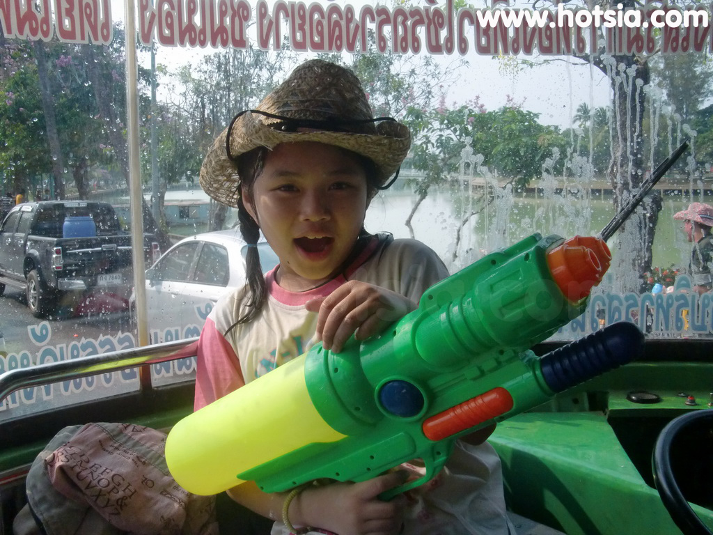เที่ยวร้อยเอ็ด สงกรานต์ถนนข้าวหอมมะลิ ถนนเพลินจิตร้อยเอ็ด