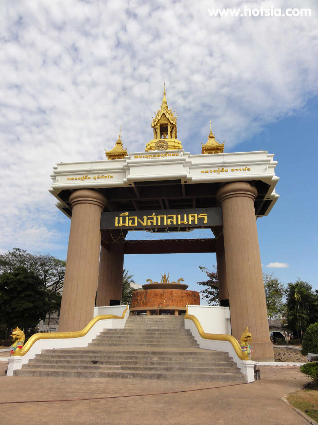 สกลนคร เที่ยวสะใจนครพนม