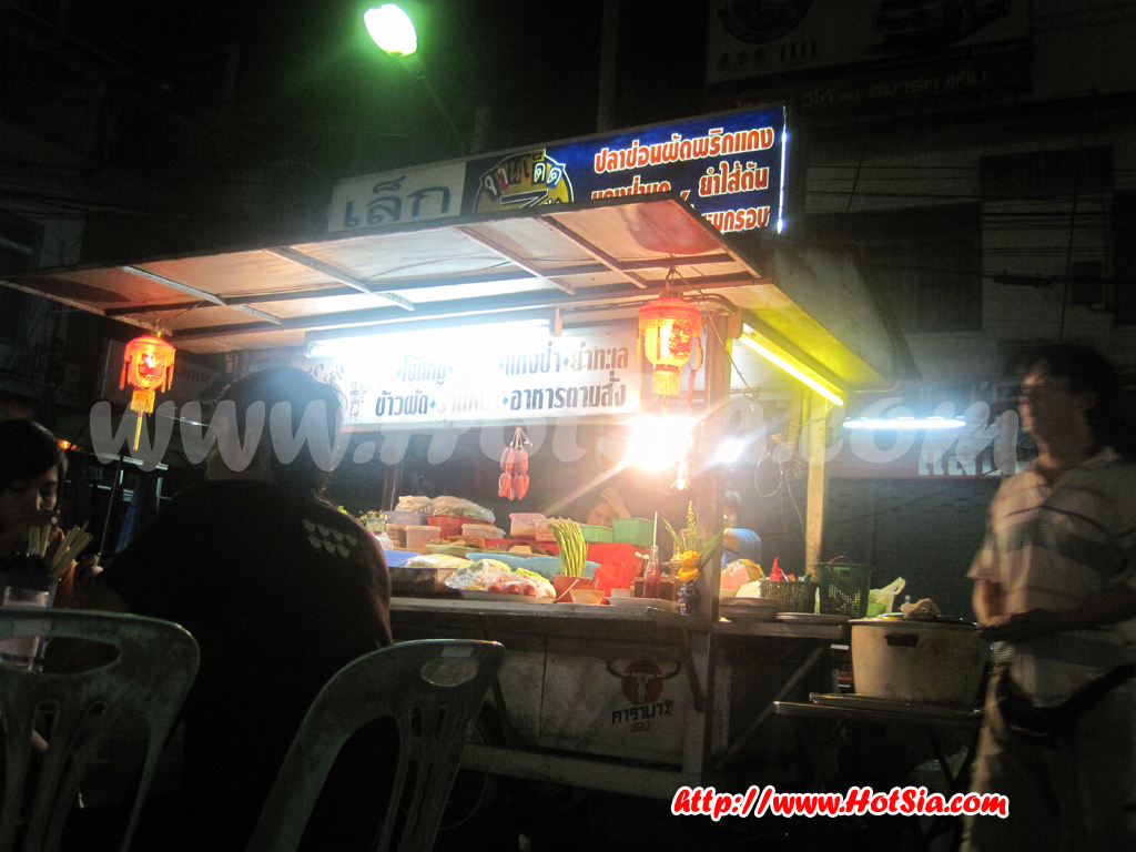 สิงห์บุรี ตลาดโต้รุ่งสิงห์บุรี