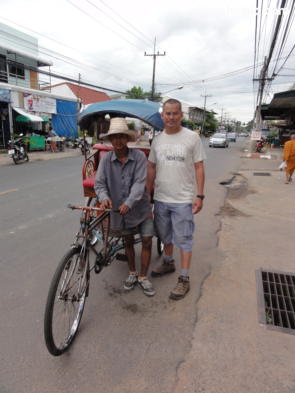 ศรีสะเกษ นั่งสามล้อเที่ยวศรีสะเกษ