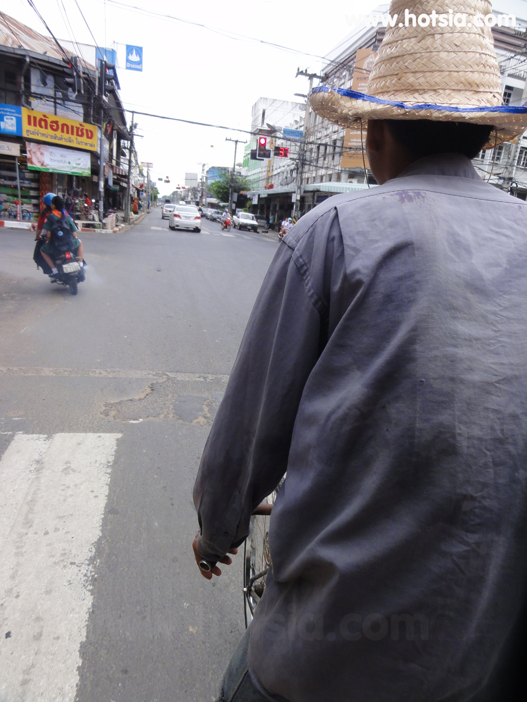 ศรีสะเกษ นั่งสามล้อเที่ยวศรีสะเกษ