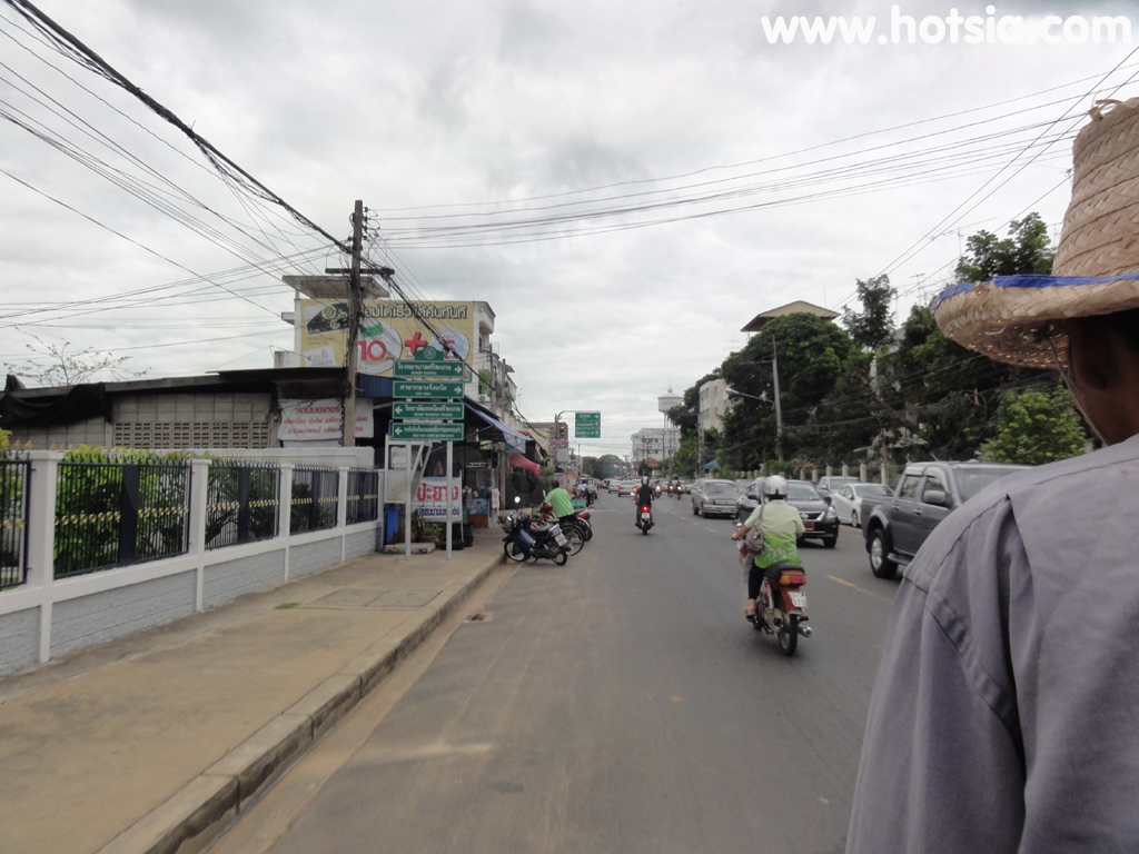 ศรีสะเกษ นั่งสามล้อเที่ยวศรีสะเกษ
