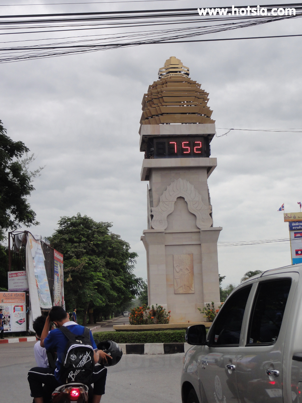 ศรีสะเกษ นั่งสามล้อเที่ยวศรีสะเกษ