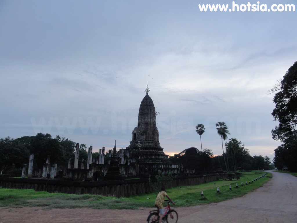 เที่ยวสุโขทัย เที่ยวอุทยานประวัติศาสตร์ศรีสัชนาลัย