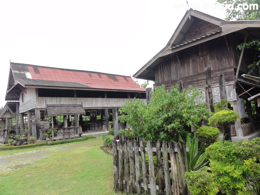 เที่ยวสุโขทัย สาธรผ้าทอง