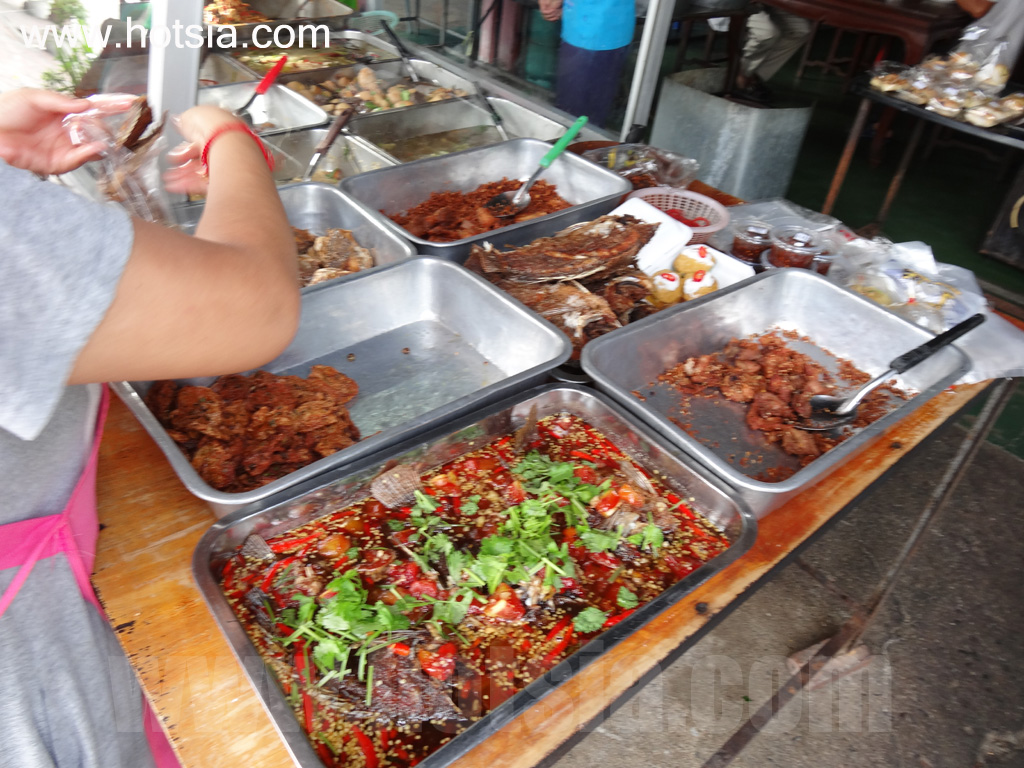 สุพรรณบุรี ร้านข้าวแกงบ้านนอกรสเด็ด สุพรรณ