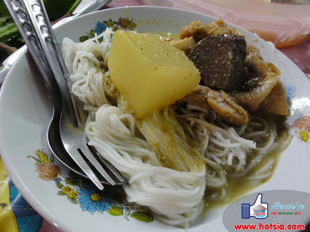 เที่ยวสุราษฎร์ธานี ขนมจีนตลาดศาลเจ้า