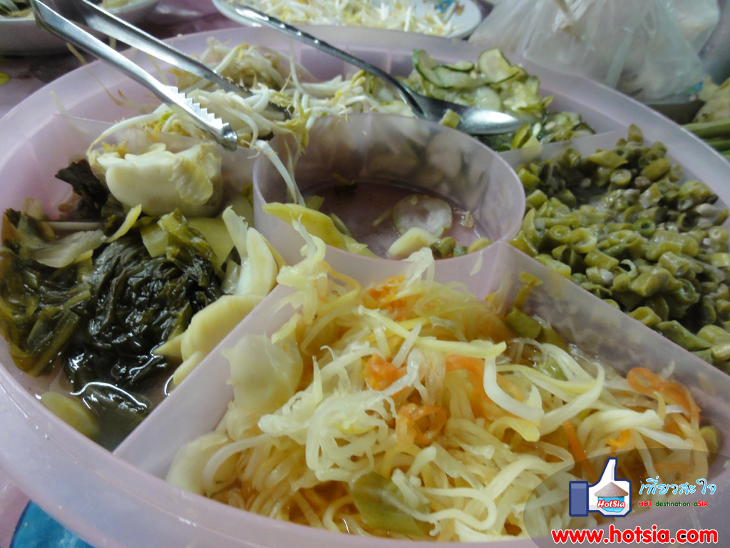 เที่ยวสุราษฎร์ธานี ขนมจีนตลาดศาลเจ้า