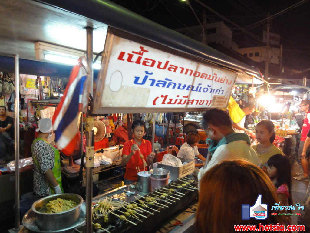 เที่ยวสุราษฎร์ธานี เนื้อปลาทอดมันย่างป้าลักษณ์ ตลาดศาลเจ้า