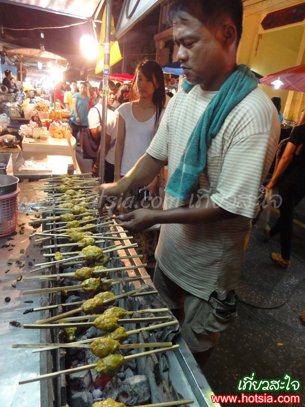 เที่ยวสุราษฎร์ธานี เนื้อปลาทอดมันย่างป้าลักษณ์ ตลาดศาลเจ้า