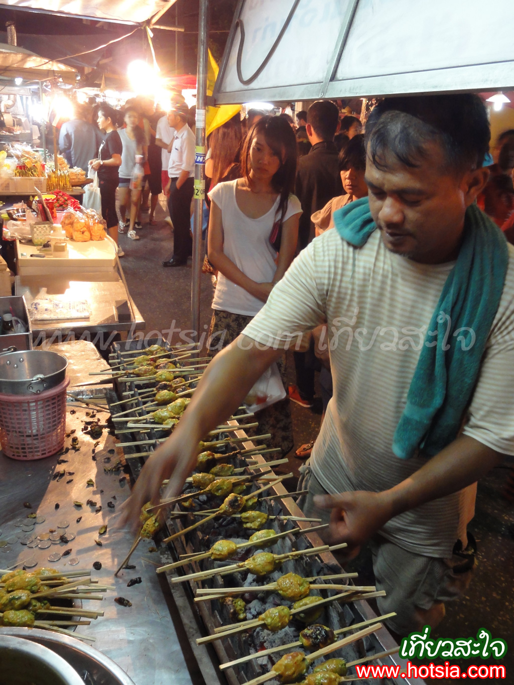 เที่ยวสุราษฎร์ธานี เนื้อปลาทอดมันย่างป้าลักษณ์ ตลาดศาลเจ้า