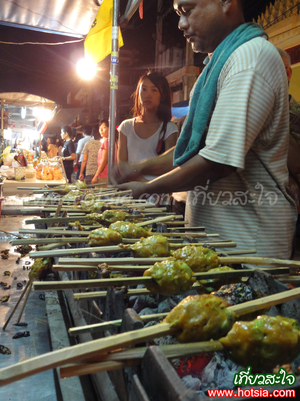 เที่ยวสุราษฎร์ธานี เนื้อปลาทอดมันย่างป้าลักษณ์ ตลาดศาลเจ้า