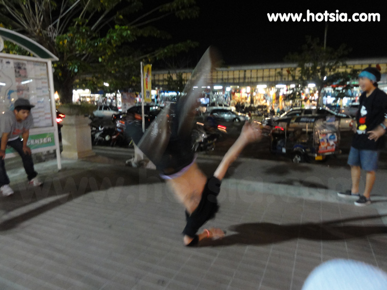 เที่ยวอุบลฯ เต้น B-Boy ลีลาเทพ