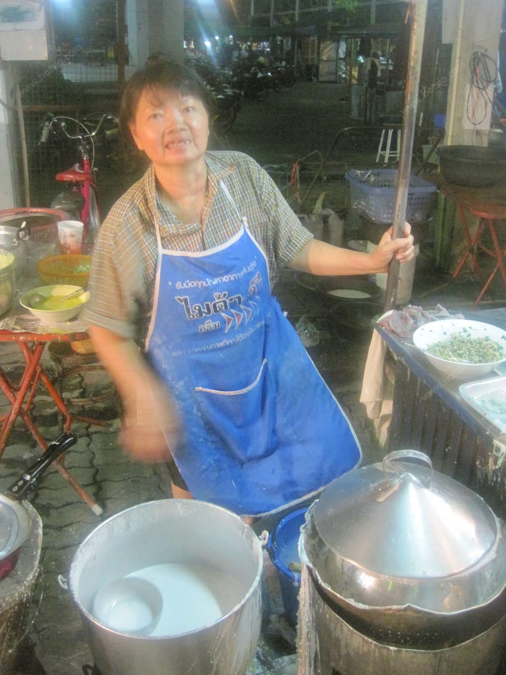 เที่ยวอุบลฯ ตลาดโต้รุ่ง เมืองอุบล