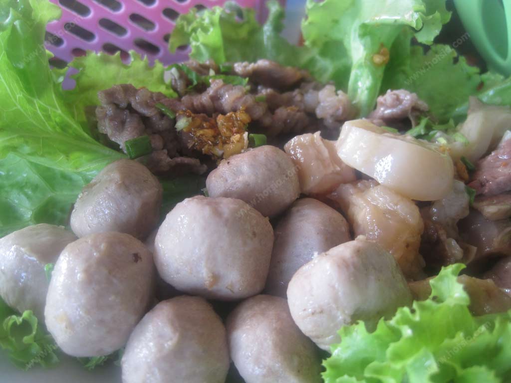 เที่ยวอุบลฯ หน่อยก๋วยเตี๋ยวเนื้อลายสี่แยกวัดพลแพน