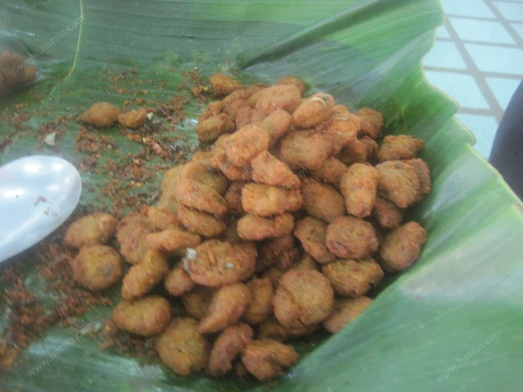 เที่ยวอุบลฯ ทอดมันมะพร้าว ตลาดใหญ่