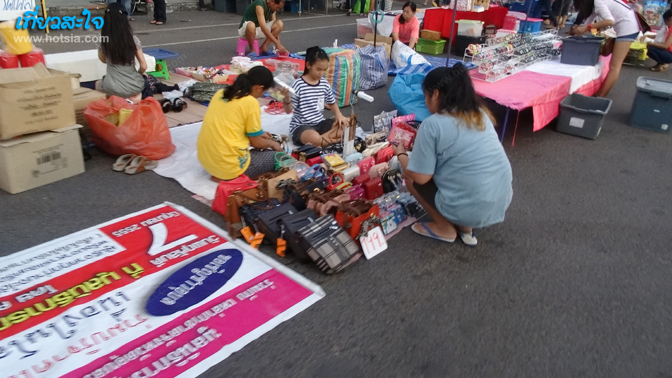 อุบลราชธานี เที่ยวสะใจถนนคนเดินอุบล