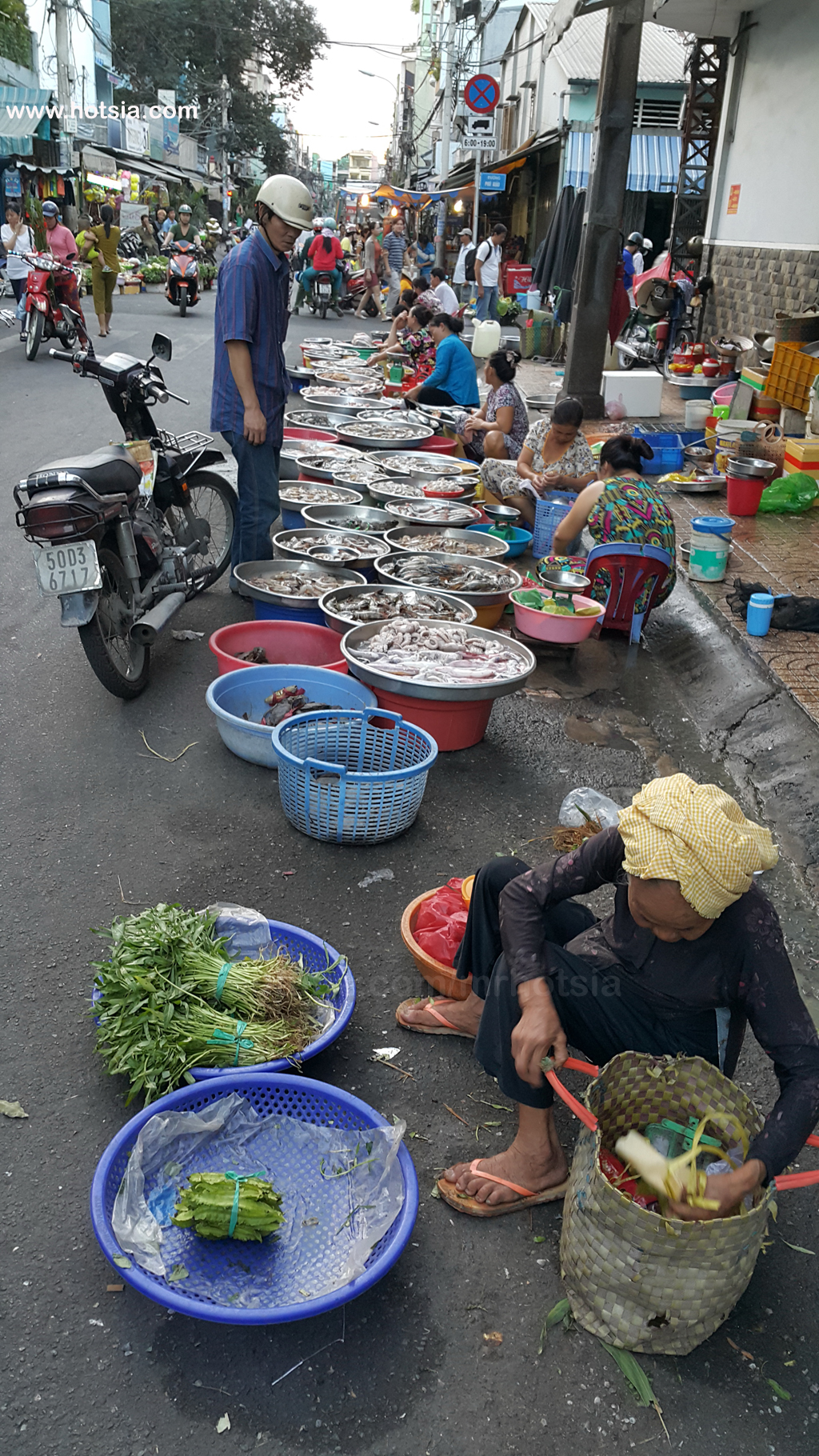 เที่ยวโฮจิมินห์(Ho Chi Minh) ตลาดเย็นโฮจิมินห์(Ho Chi Minh morning arket)