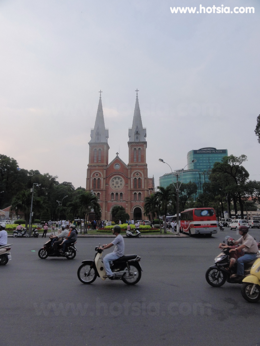 โฮจิมินห์ Ho Chi Minh โบสถ์โนทเตรอะดาม
