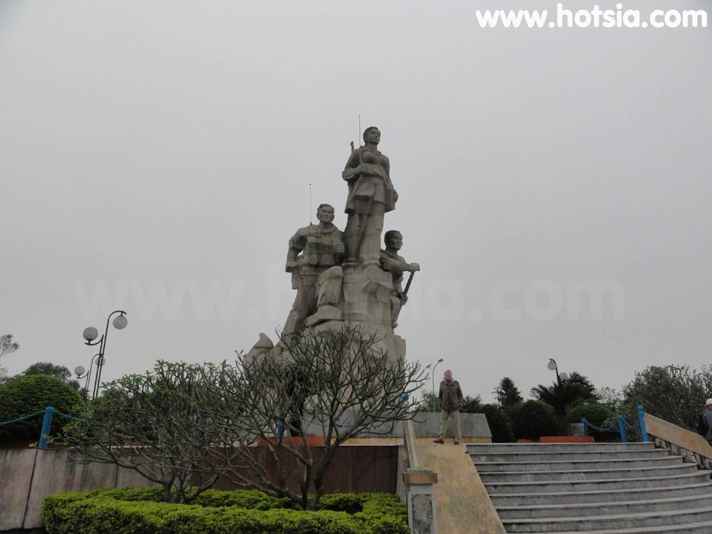 เที่ยวเมืองเว้ doc mieu monument