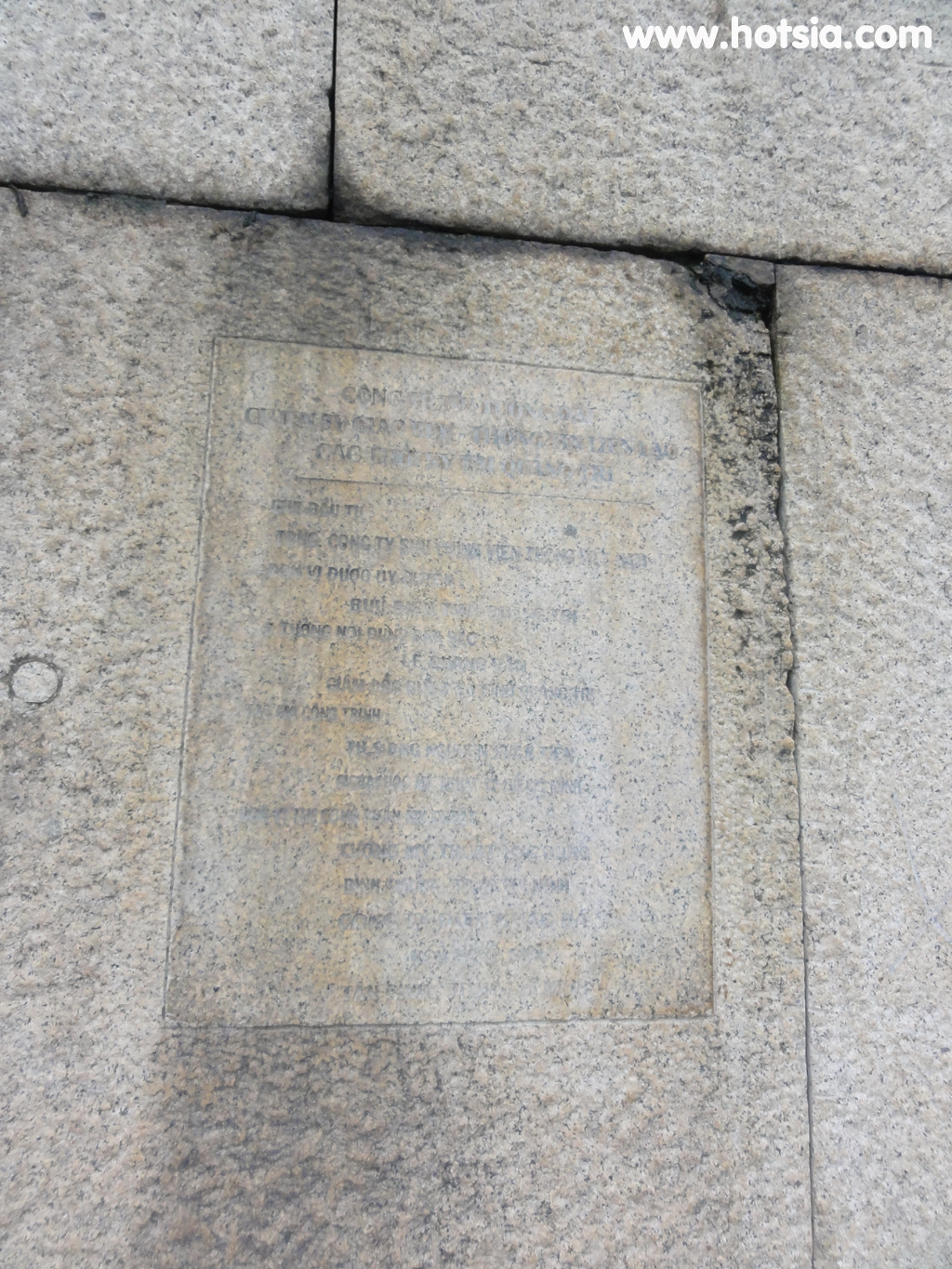 เที่ยวเมืองเว้ doc mieu monument