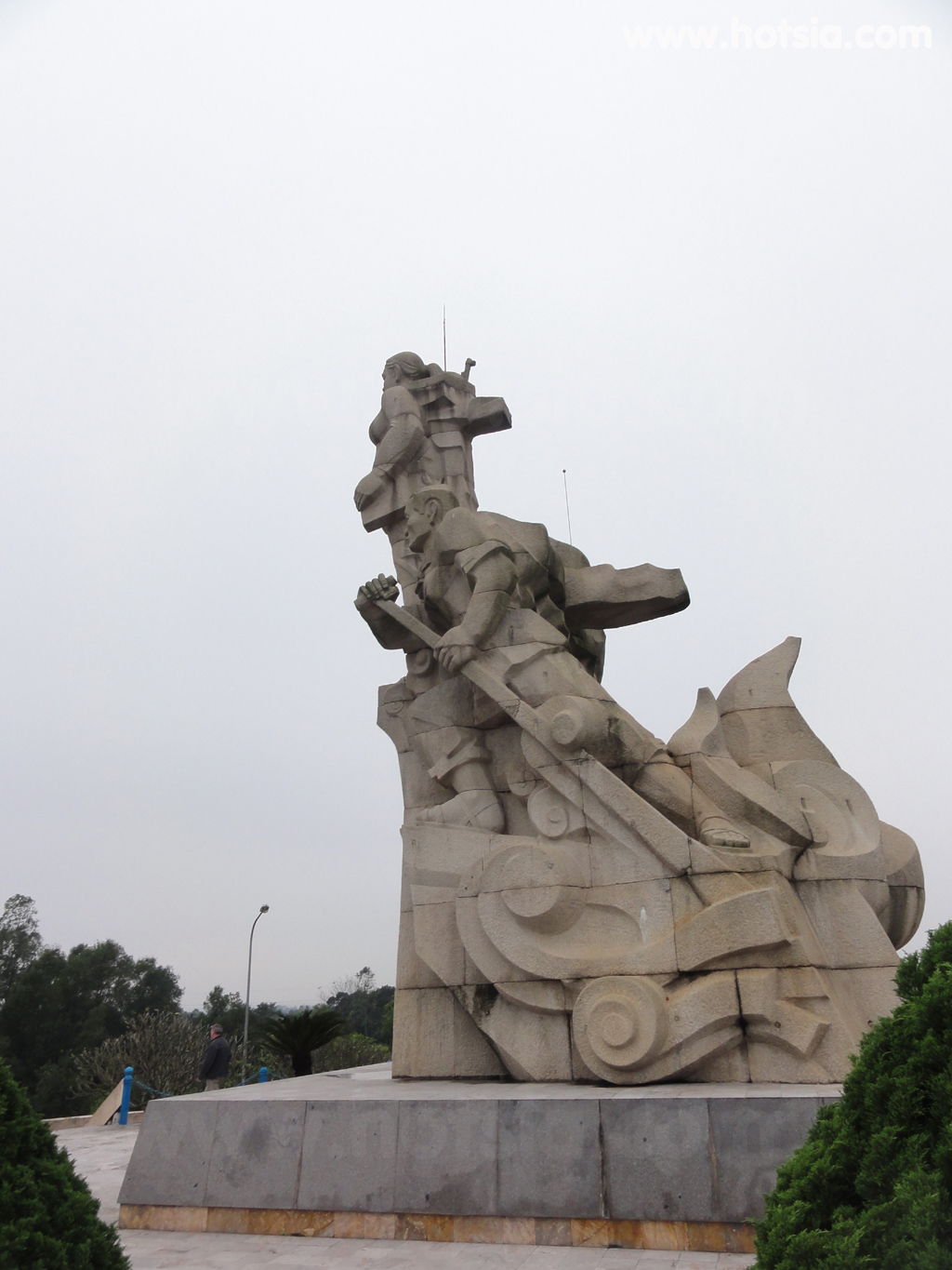 เที่ยวเมืองเว้ doc mieu monument
