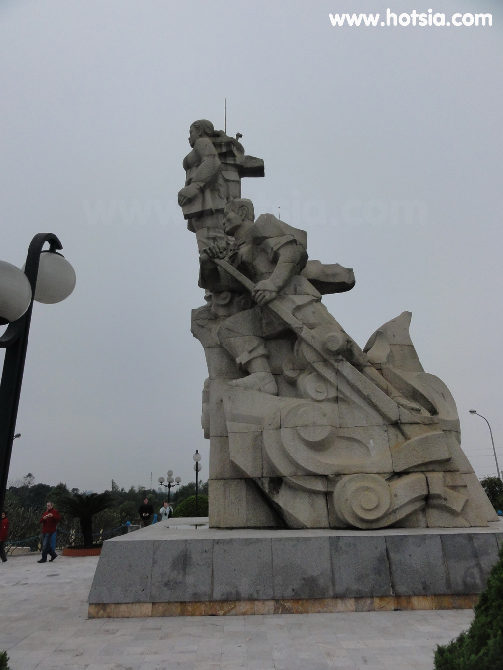 เที่ยวเมืองเว้ doc mieu monument