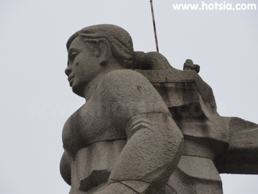 เที่ยวเมืองเว้ doc mieu monument