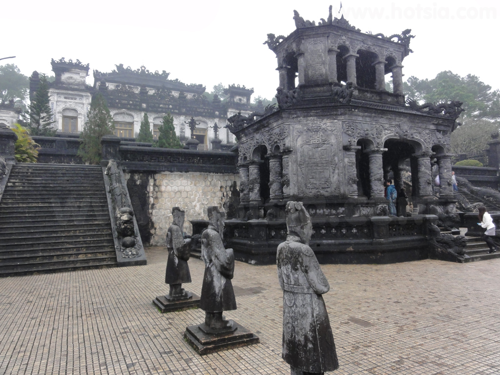 เที่ยวเมืองเว้ สุสานจักรพรรดิไคดิงห์