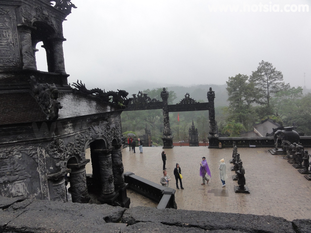 เที่ยวเมืองเว้ สุสานจักรพรรดิไคดิงห์