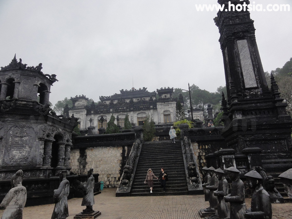 เที่ยวเมืองเว้ สุสานจักรพรรดิไคดิงห์