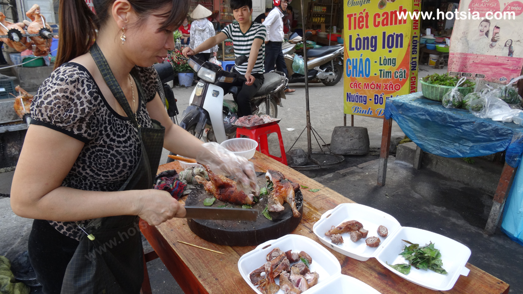 จังหวัดท้ายเงวียน เวียดนาม เป็ดย่างยัดไส้ใบมะไฟจีน