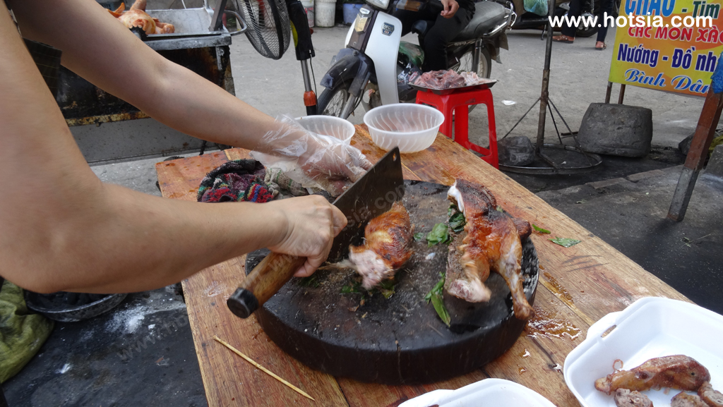 จังหวัดท้ายเงวียน เวียดนาม เป็ดย่างยัดไส้ใบมะไฟจีน