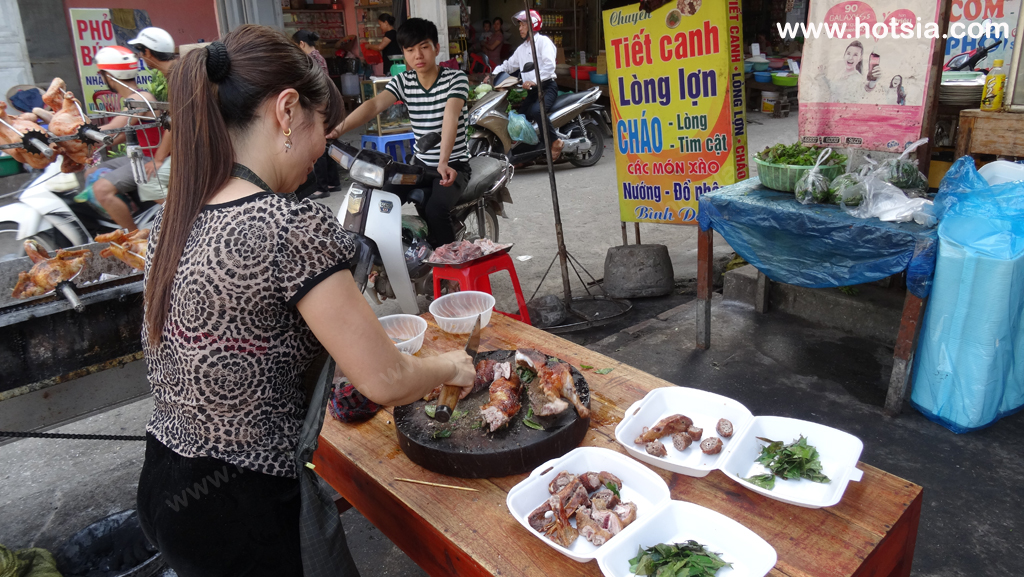 จังหวัดท้ายเงวียน เวียดนาม เป็ดย่างยัดไส้ใบมะไฟจีน