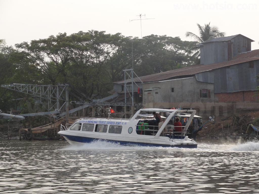 อันเกียง An Giang จุดผ่านแดนจากเชาด็อกไปพนมเปญ(vinh xung - kaam damnor border)
