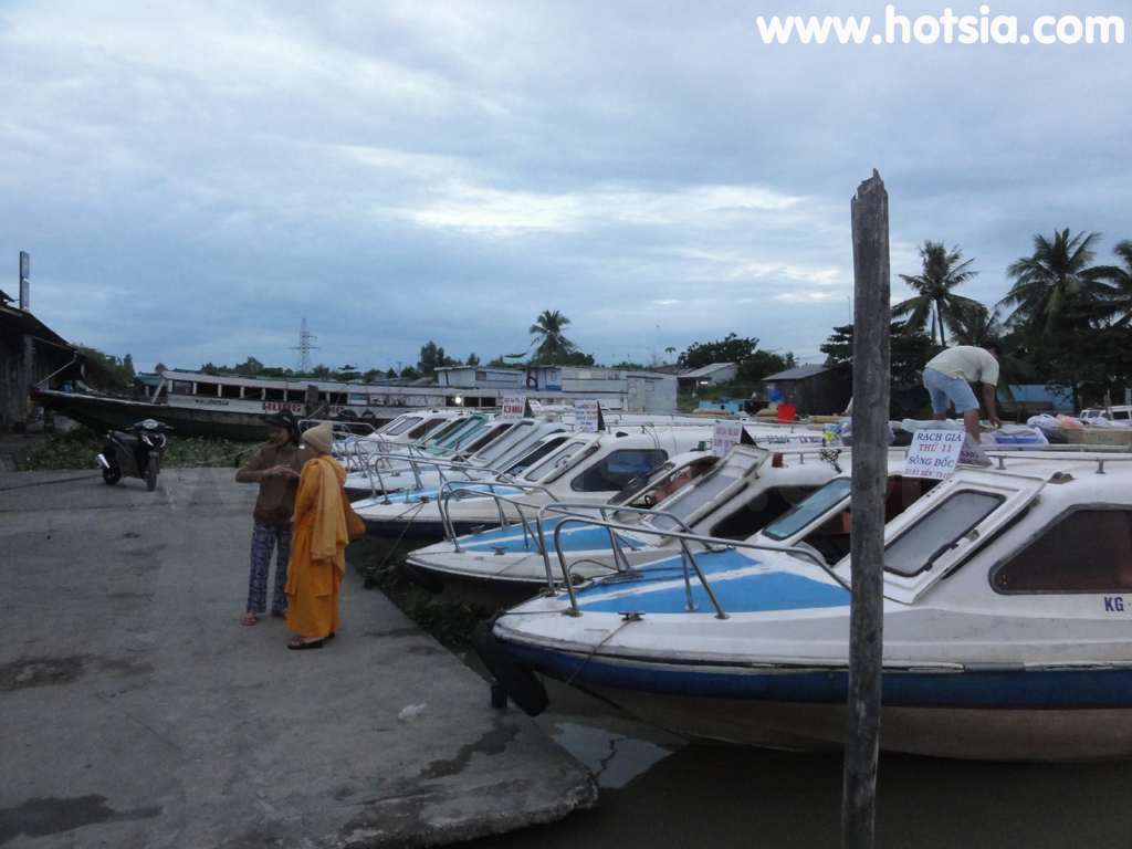 จังหวัดกาเมา(Ca Mau) เรือจากลักย้าไปกาเมา (Boat from Rach Gia to Ca Mau)
