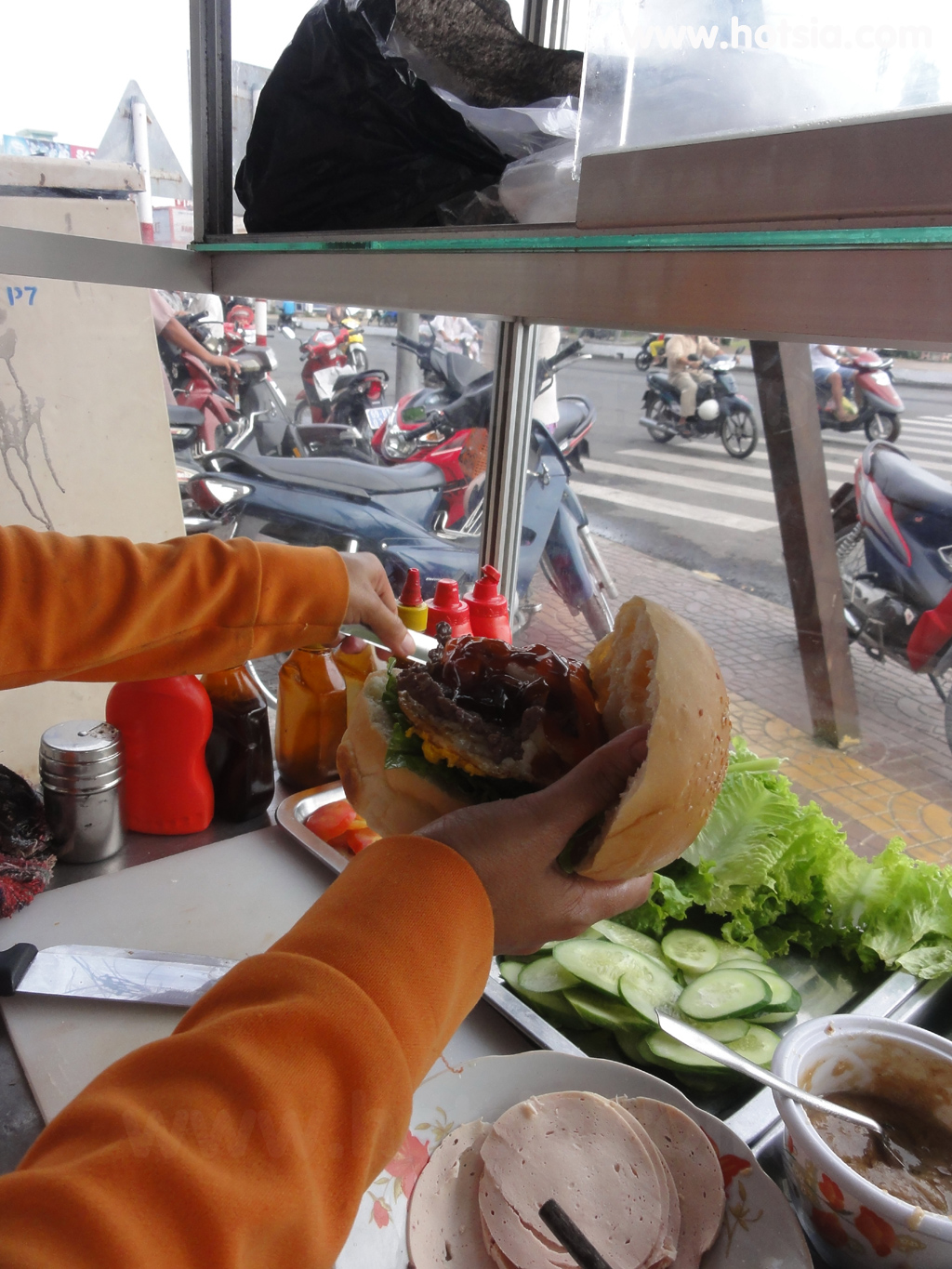 จังหวัดก่าเมา(Ca Mau vietnam) แฮมเบอเกอร์เมืองก่าเมา (Ca Mau)