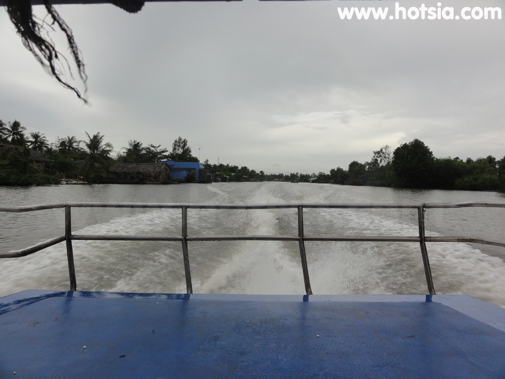 จังหวัดคันโถ (เกิ่มเทอ Can Tho) เรือโดยสารจากจังวัดกาเมา (Ca Mau) มา เกิ่นเทอ (Can Tho)