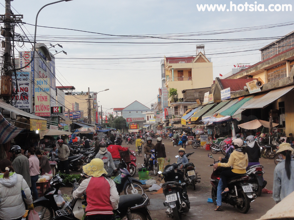 ดักโนง Dak Nong ตลาดเช้ายาเงี๋ย(Gai Nghia )