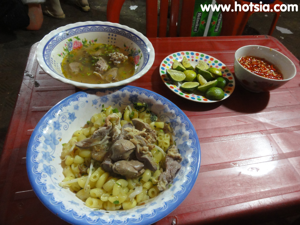 ดักโนง Dak Nong มักกะโรนีเครื่องในเป็ดเมืองยาเงี๋ย(Gai Nghia Noodle)