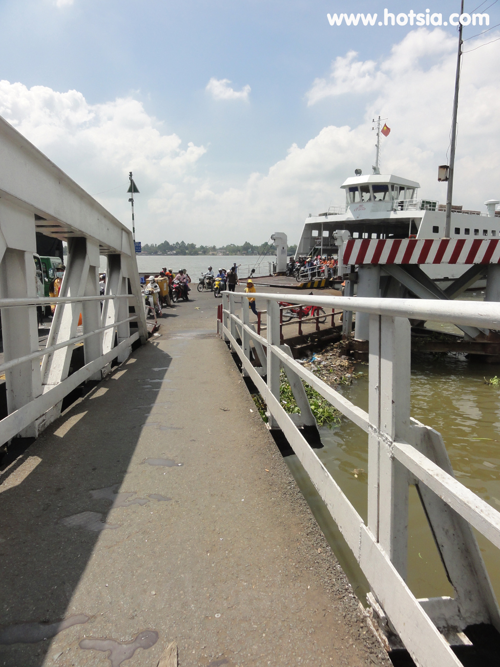 ด่งทัป Dong Thap ข้ามฝากเรือไปจังหวัดอันเกียง(An Giang)