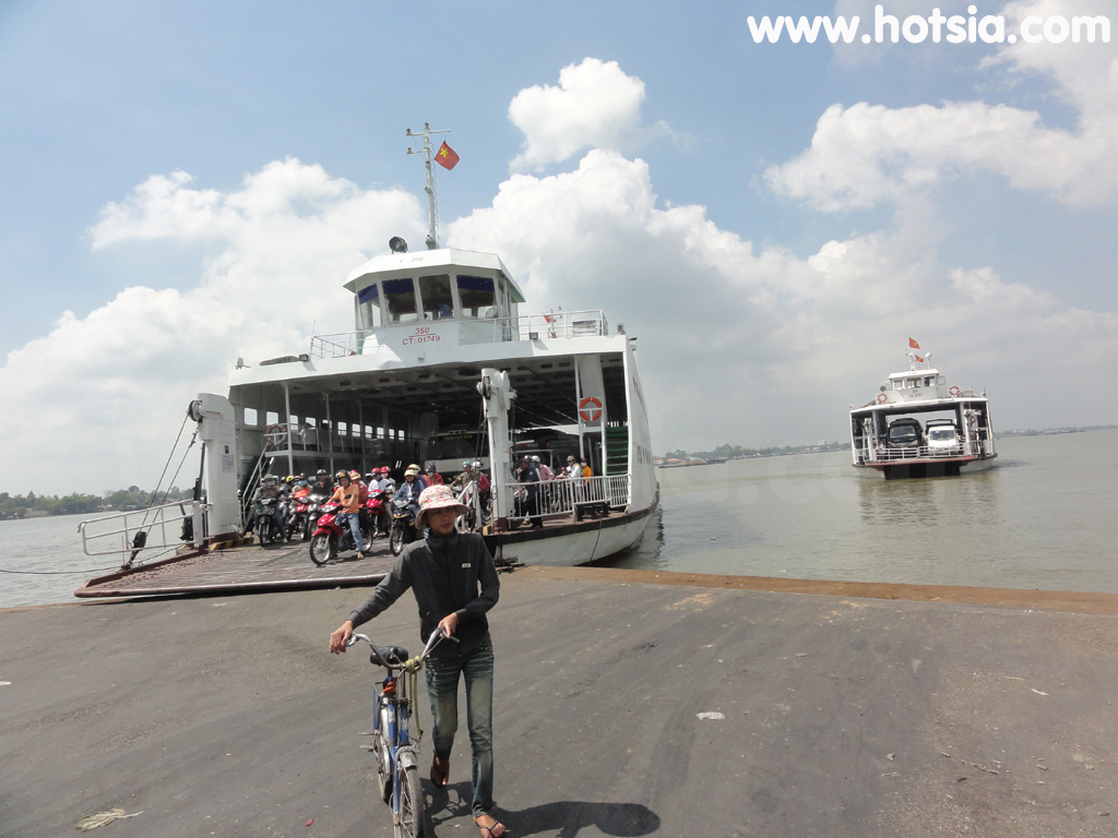 ด่งทัป Dong Thap ข้ามฝากเรือไปจังหวัดอันเกียง(An Giang)