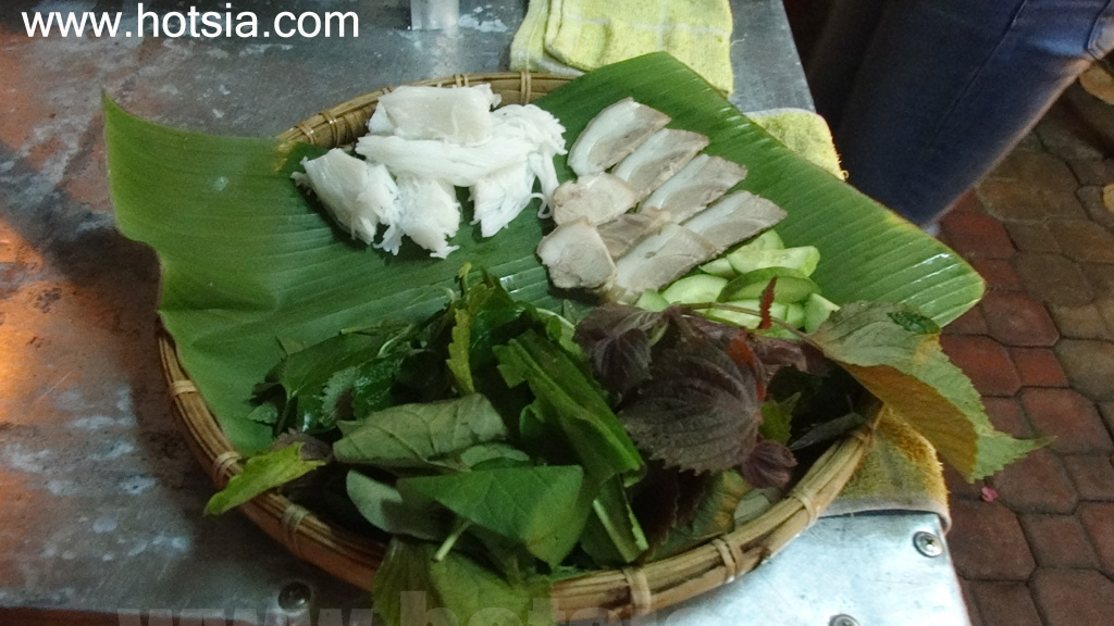 จังหวัดด่งนาย ขนมจีนน้ำพริกกะปิ