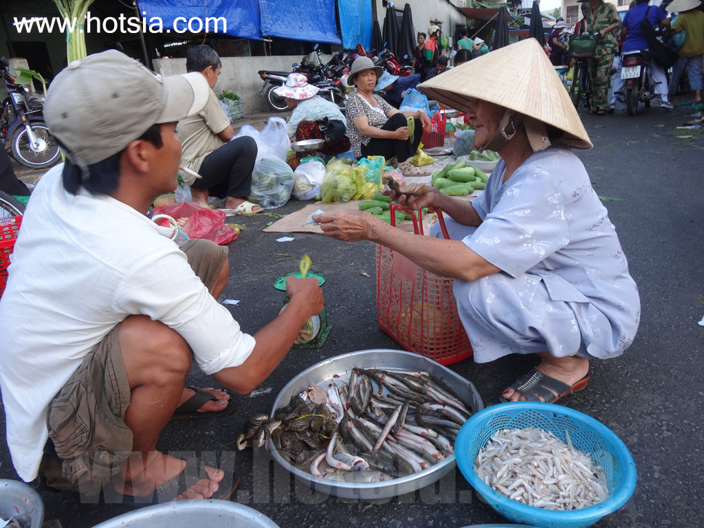 จังหวัดด่งนาย ตลาดเช้าดงไน
