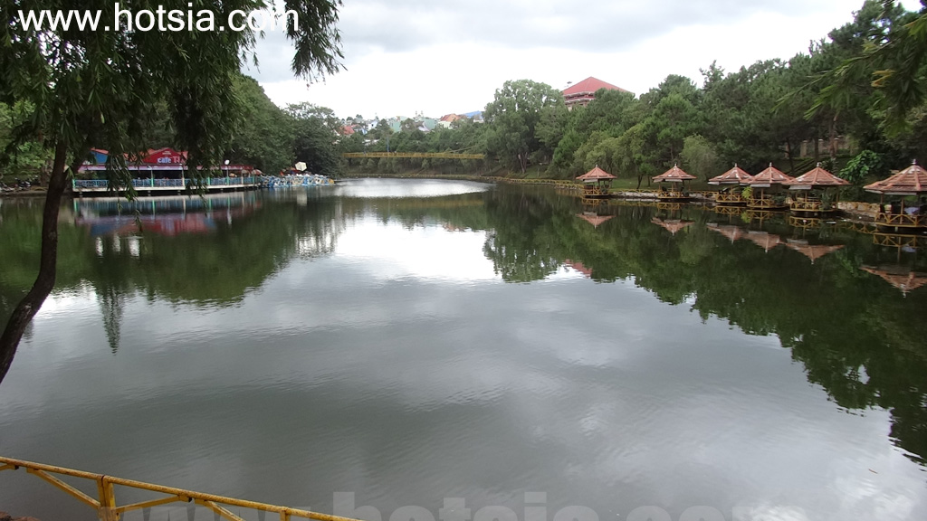จังหวัดญาลาย ทะเลสาบเปลกู ญาลาย เวียดนาม