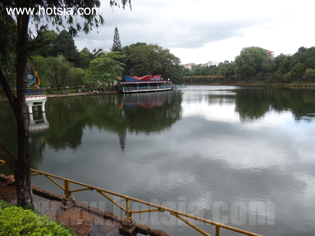 จังหวัดญาลาย ทะเลสาบเปลกู ญาลาย เวียดนาม